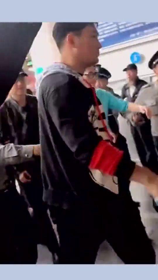 保安保护明星应聘,保安精英助力明星安全护航