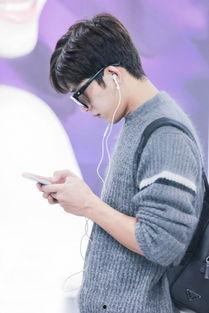 男明星穿白毛衣图片,白毛衣下的男星风采